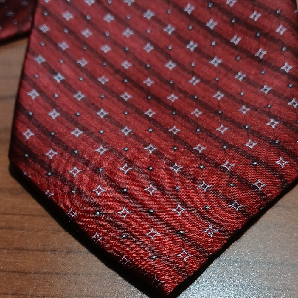 Elegant Red Patterned Men's Tie